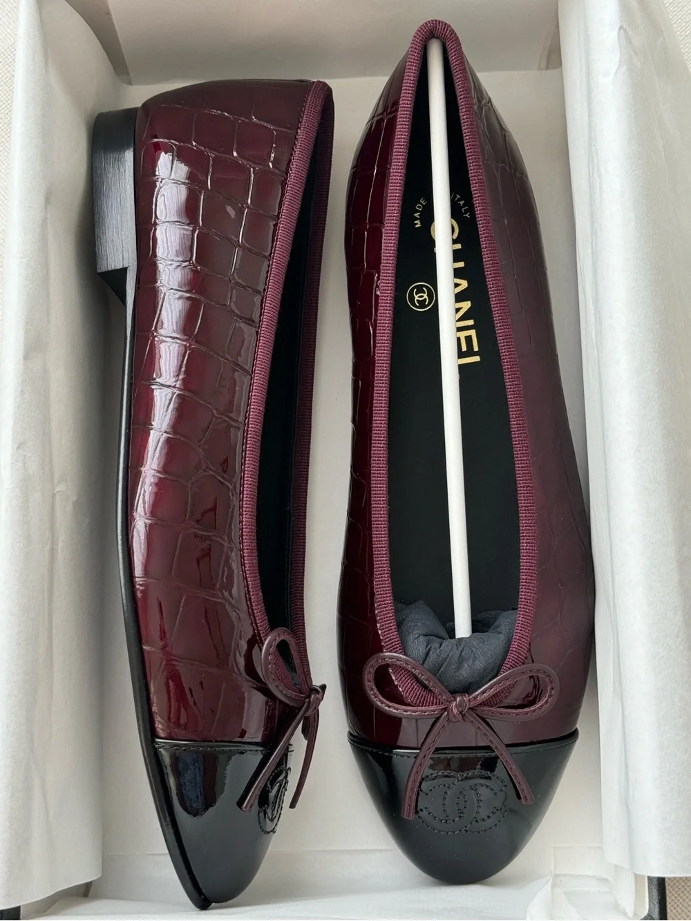 CHANEL Burgundy croc ballet flats